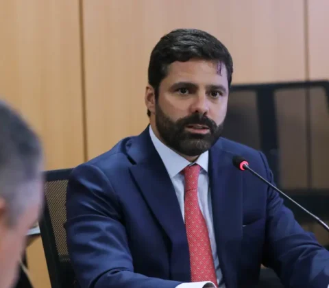 Imagem do post Lula nomeia Manoel Carlos de Almeida Neto como ministro interino da Justiça