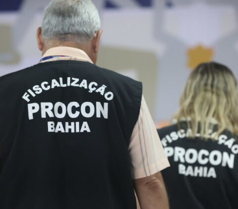 Imagem do post Procon-BA notifica distribuidoras por vodka com metanol