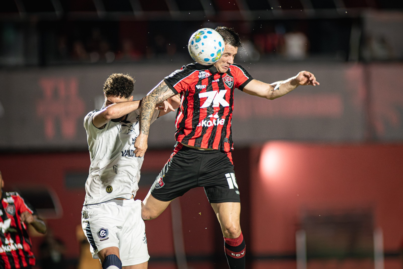 Vitória vence o Remo por 2 a 0 na abertura do Brasileirão