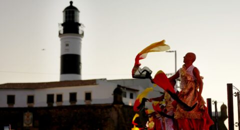 Imagem do post Pôr do Som celebra a chegada de 2026 com homenagem à Mãe Carmen