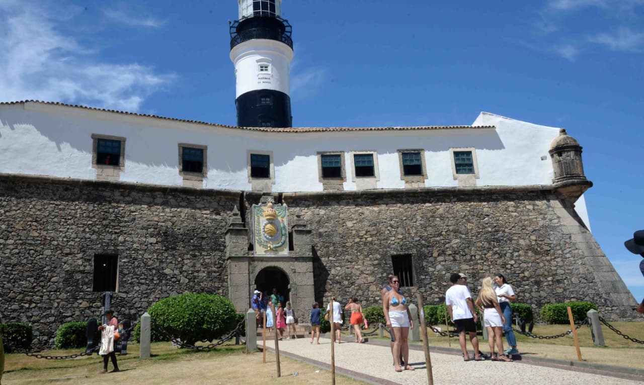 Salvador projeta 3,6 milhões de turistas no verão 2026