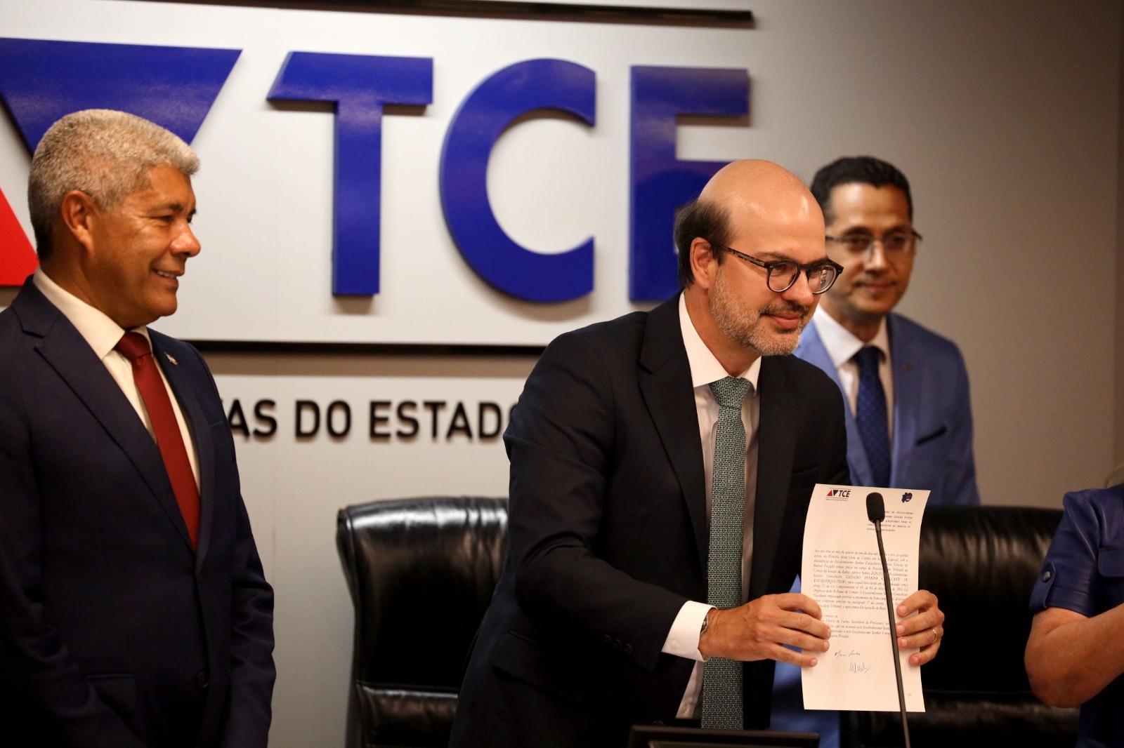 Governador prestigia posse da nova Mesa Diretora do TCE-BA
