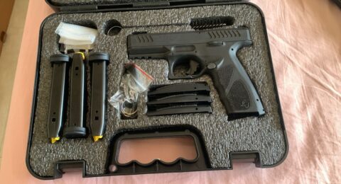 Imagem do post Polícia apreende armas e veículo em investigação de homicídio