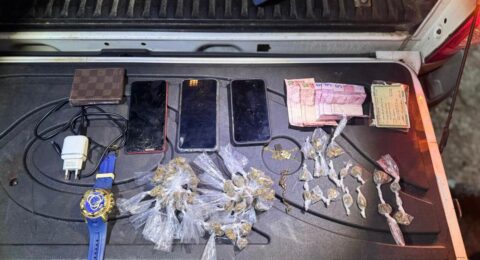 Imagem do post PM prende três suspeitos de tráfico de drogas na Barra