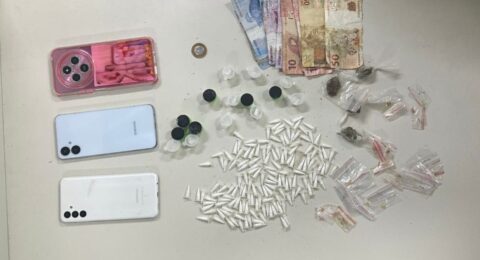 Imagem do post PM prende quatro suspeitos por tráfico de drogas em Vida Nova
