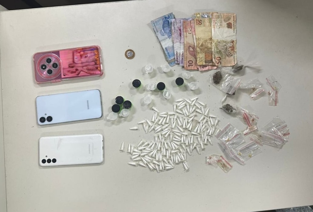 PM prende quatro suspeitos por tráfico de drogas em Vida Nova