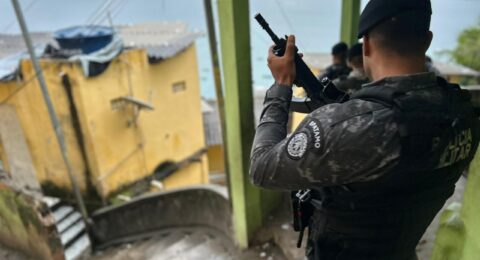 Imagem do post Homem com tornozeleira é flagrado com drogas e celulares na Gamboa