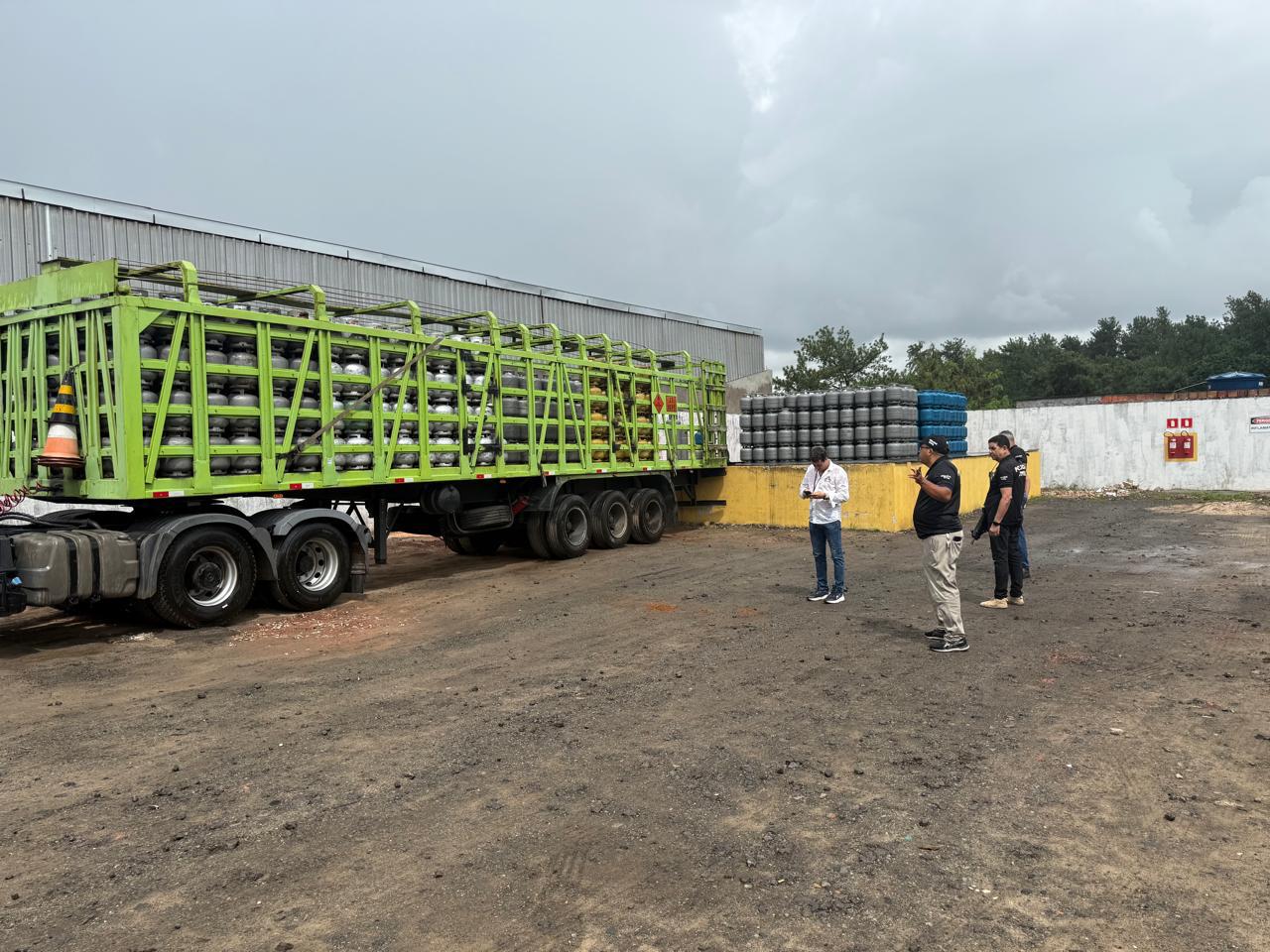 Operação apreende mais de mil botijões de GLP em Camaçari