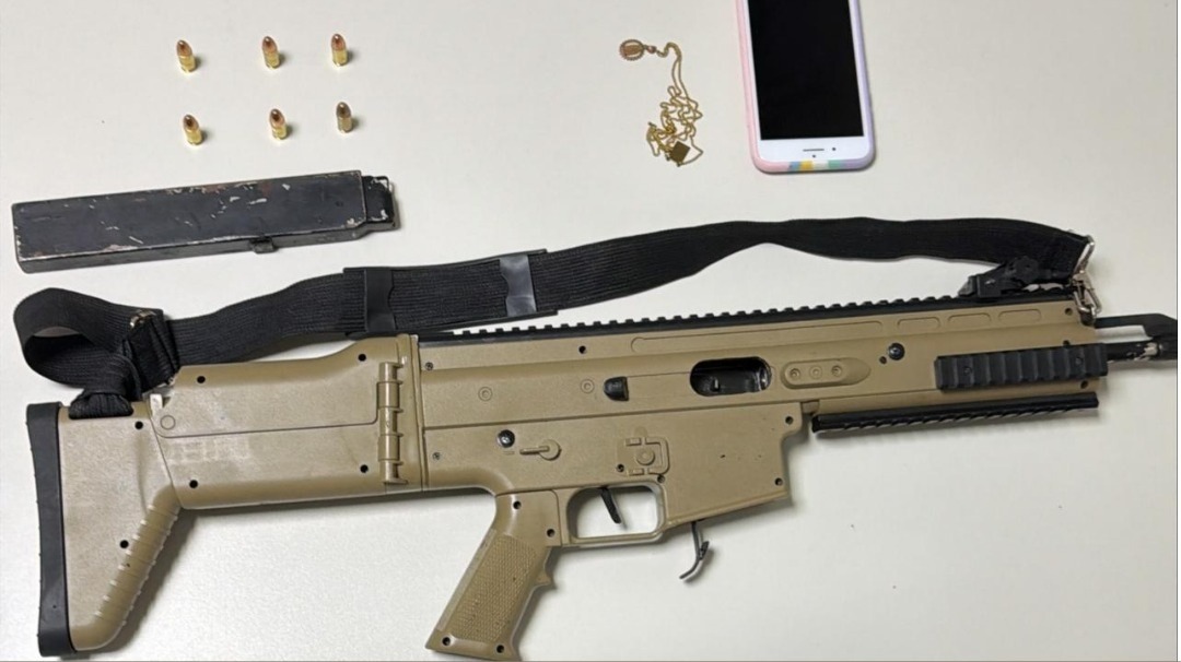 PM apreende submetralhadora após confronto em Pernambués