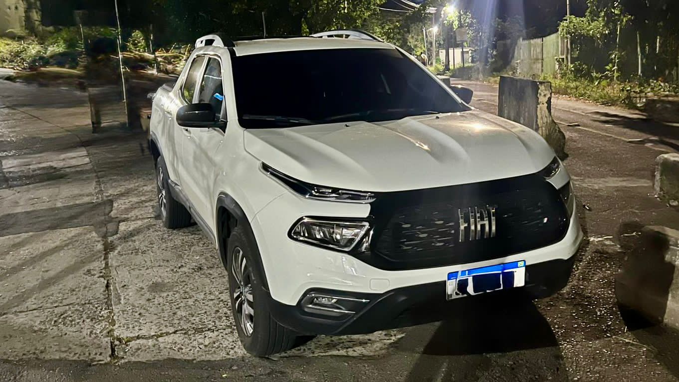 PM prende dupla com carro roubado em Lauro de Freitas