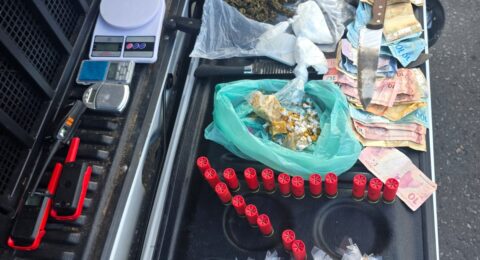Imagem do post PM prende três suspeitos de tráfico de drogas na Gamboa