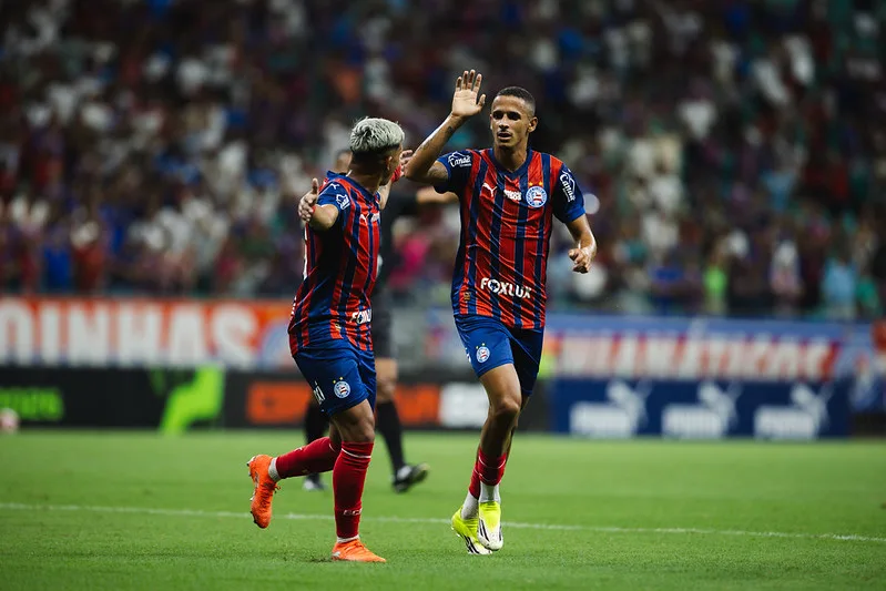 Bahia goleia Barcelona e mantém 100% no Baianão
