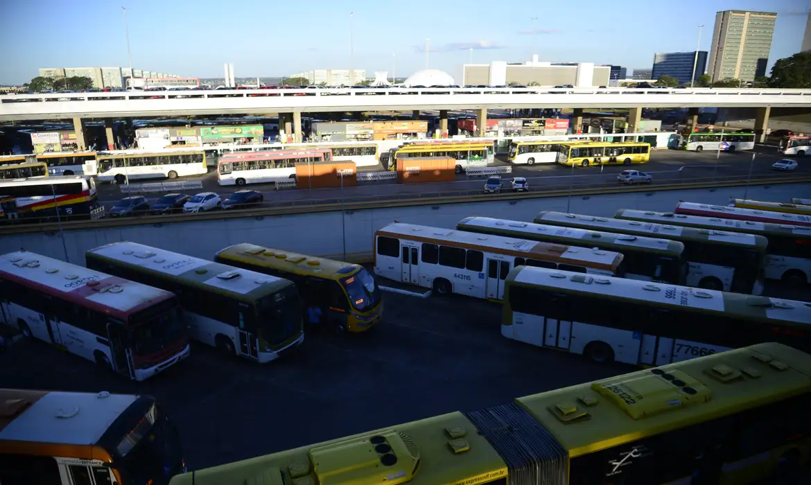 Imagem do post 57 ônibus são atacados e depredados no Distrito Federal