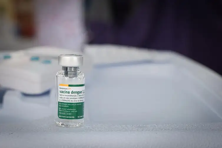 Profissionais da atenção básica serão vacinados contra dengue a partir de fevereiro