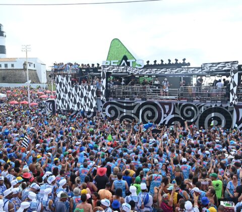 Imagem do post Camaleão lota circuito e desfila com abadás esgotados