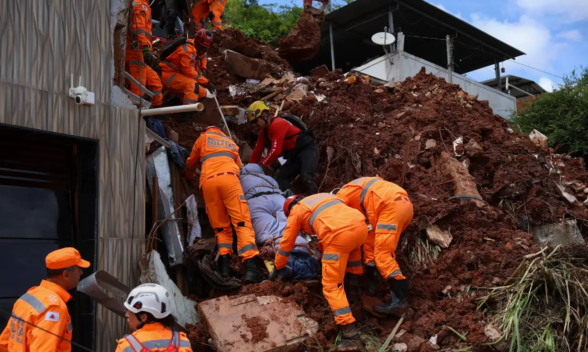 Temporais deixam 46 mortos na Zona da Mata