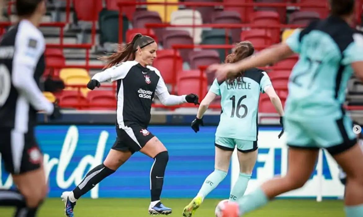 Corinthians decide título inédito contra o Arsenal no Mundial Feminino