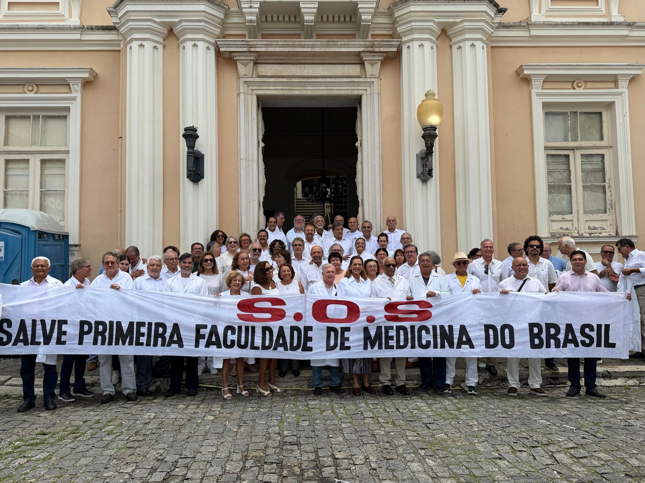 Imagem do post Cezar Leite defende restauração da Faculdade de Medicina da Bahia