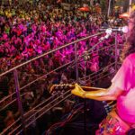 Luiz Caldas arrasta multidão e abre o Carnaval com pipoca histórica