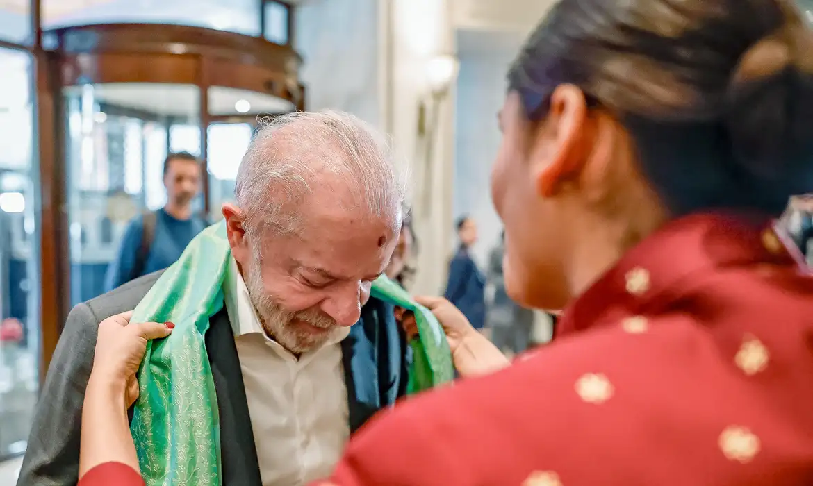 Lula participa de cúpula sobre IA na Índia
