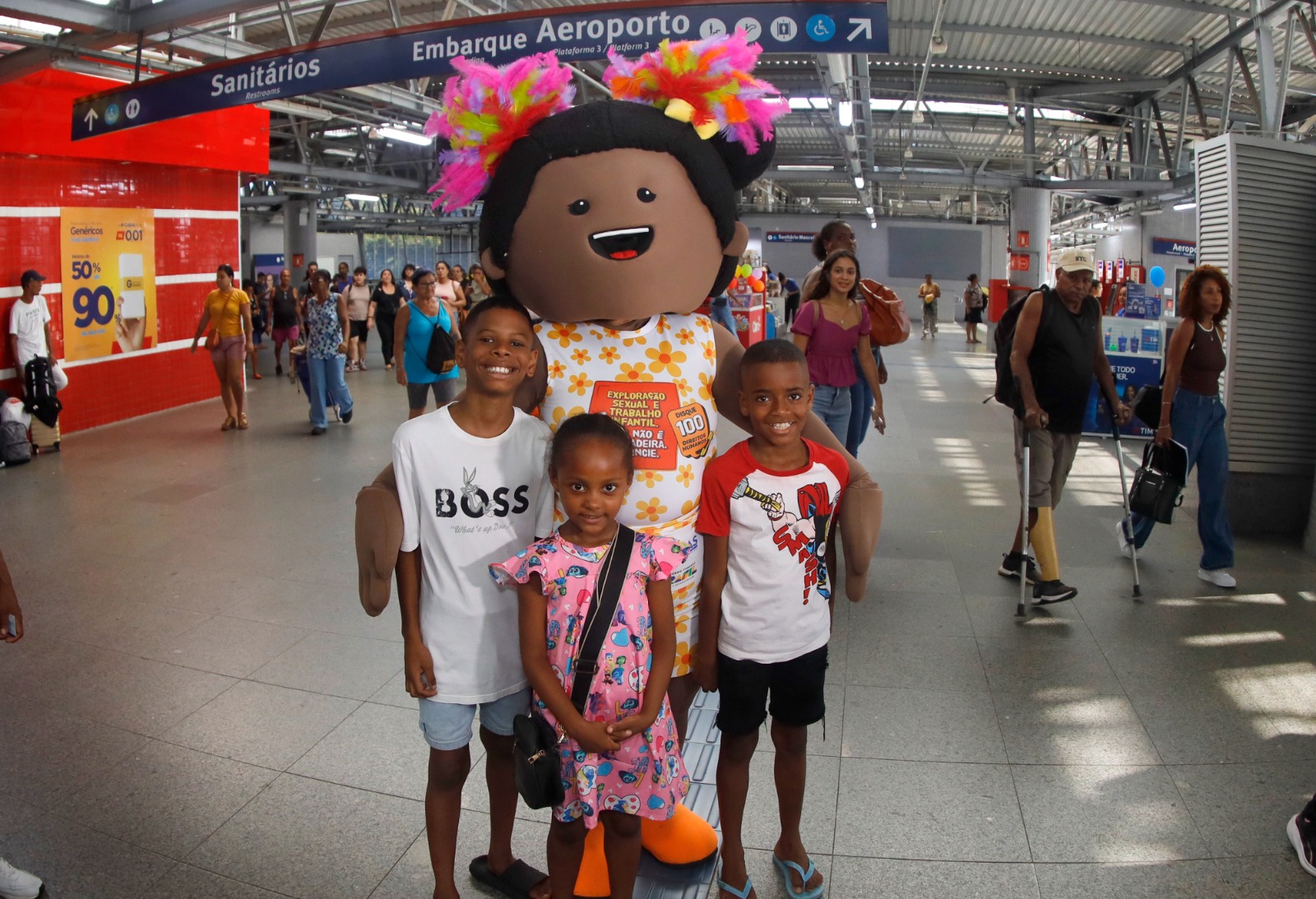Ação no metrô reforça proteção de crianças no Carnaval