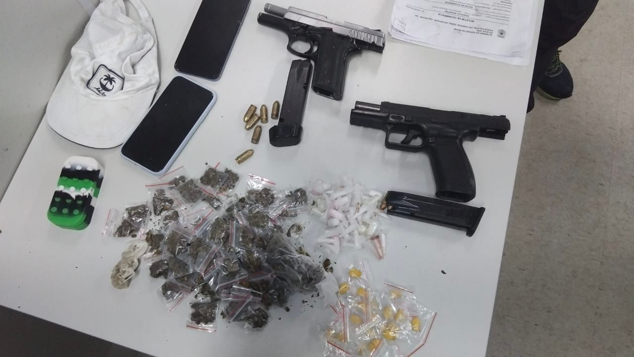 PM apreende pistolas e granada no Nordeste de Amaralina