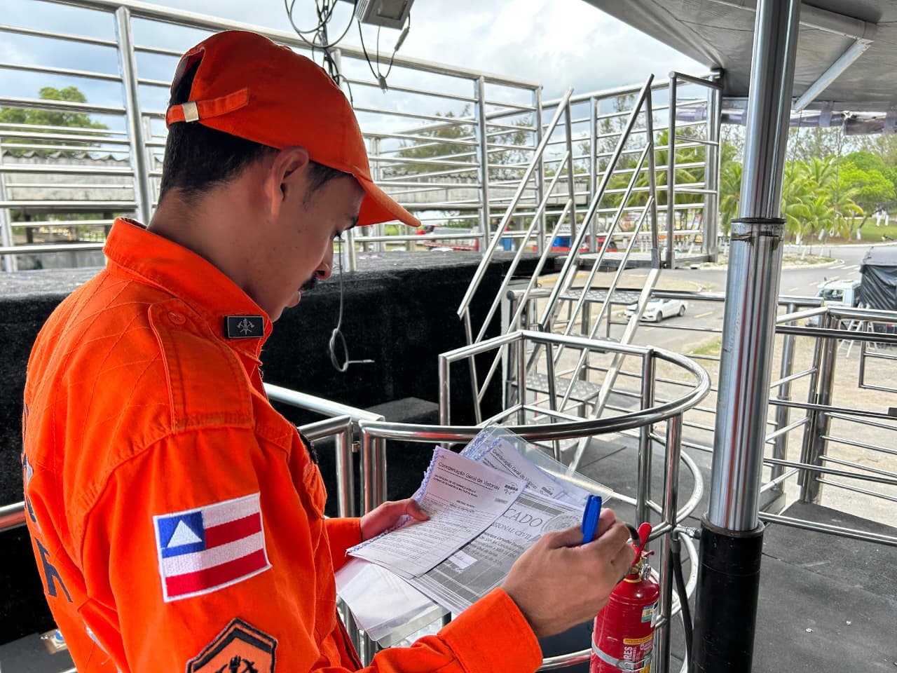 Trios elétricos passam por vistoria de segurança para o Carnaval 2026