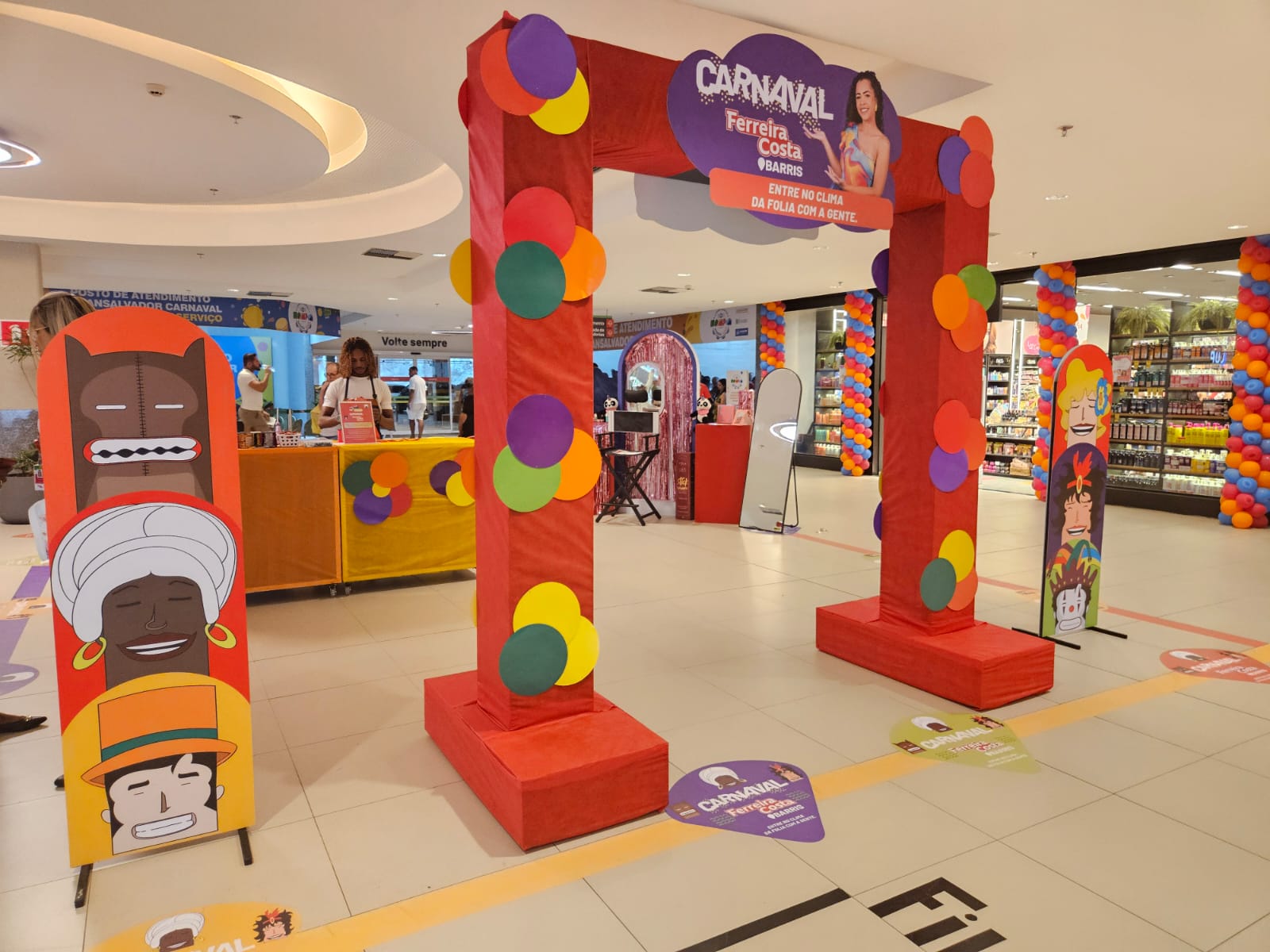 Customização de abadá e beleza express na Ferreira Costa