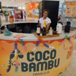 Folia com conforto: Coco Bambu e Shopping Paralela criam ponto oficial de encontro