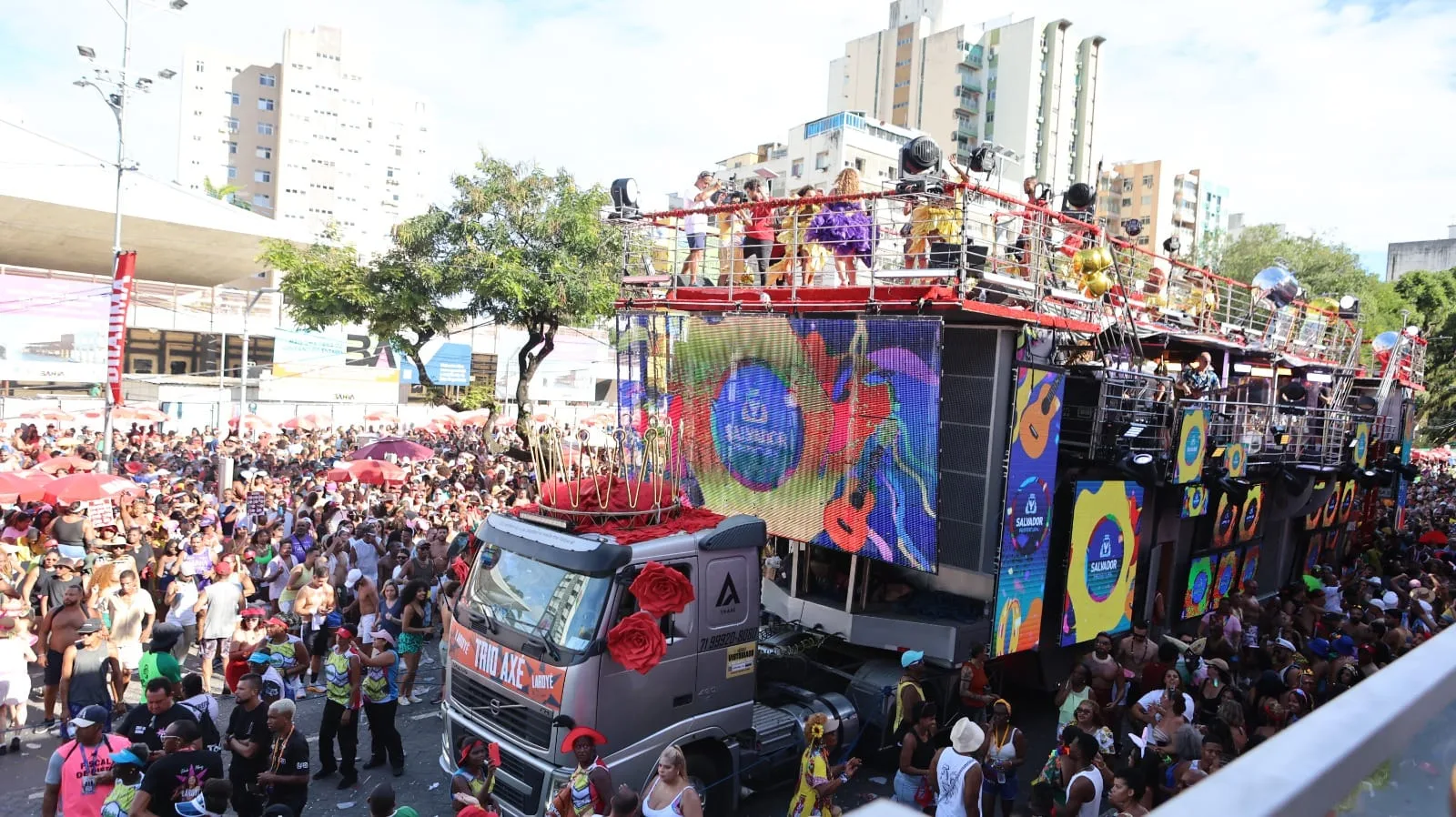 Ivete arrasta multidão na Super Terça do Campo Grande