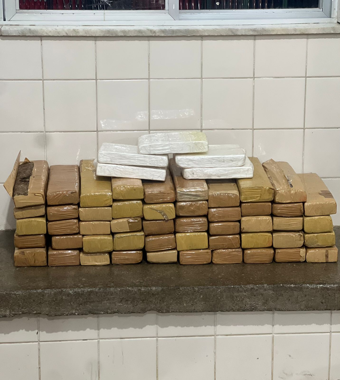 Operação da PM nas rodovias apreende armas e drogas