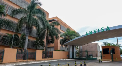 Imagem do post Anvisa alerta para riscos de suplementos com cúrcuma