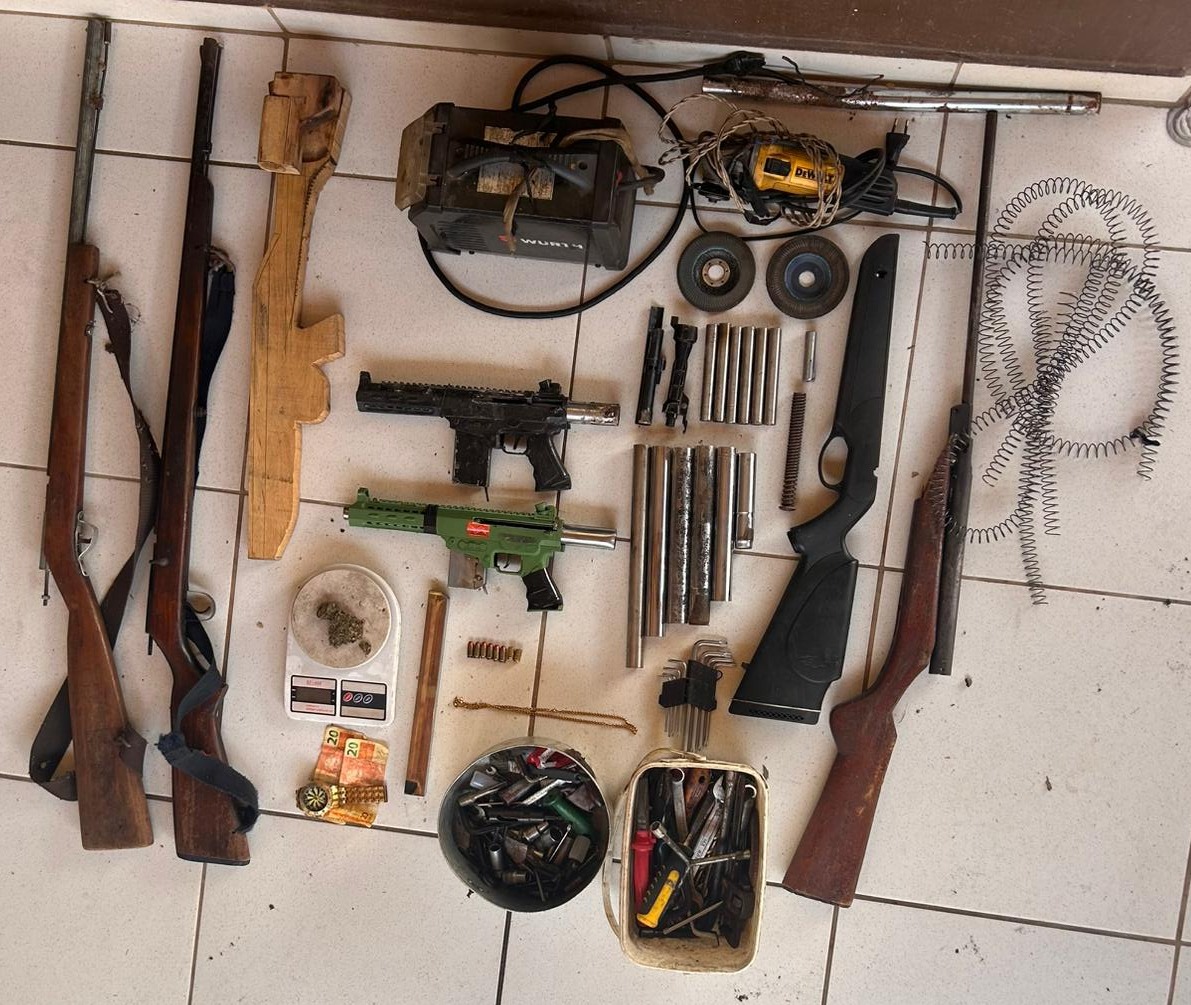 PM desmonta fábrica de armas e prende trio na Bahia