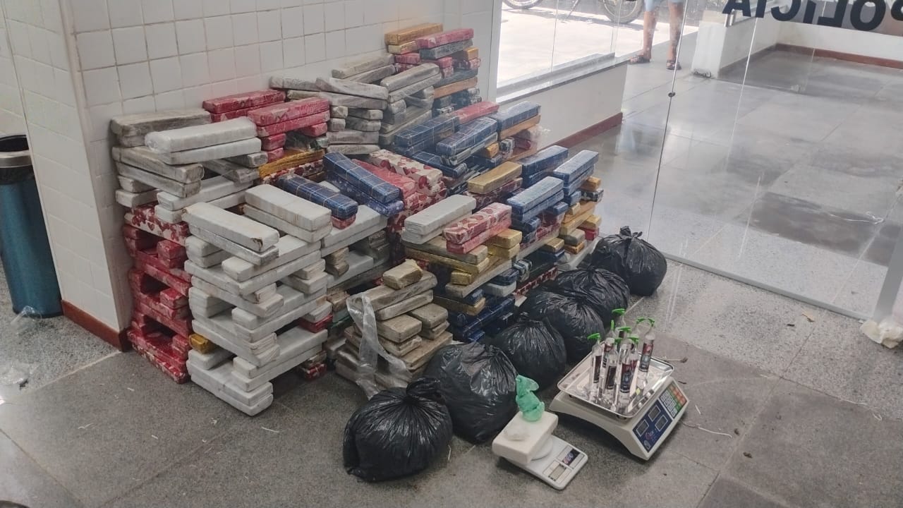 PM apreende grande quantidade de drogas em Feira de Santana