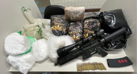 Imagem do post PM apreende fuzil e drogas no Cassange