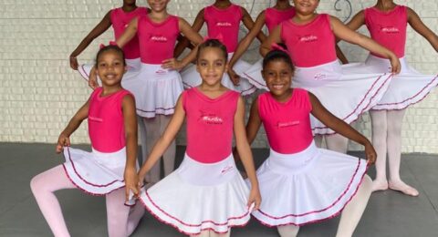 Imagem do post Professora de ballet leva dança a 130 crianças em projeto social
