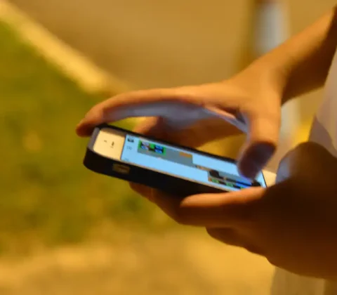 Imagem do post ECA Digital proíbe rolagem infinita para menores