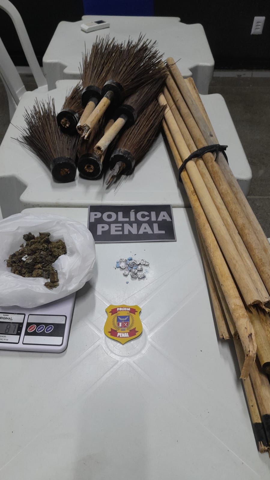 Drogas em cabos de vassoura são apreendidas em presídio