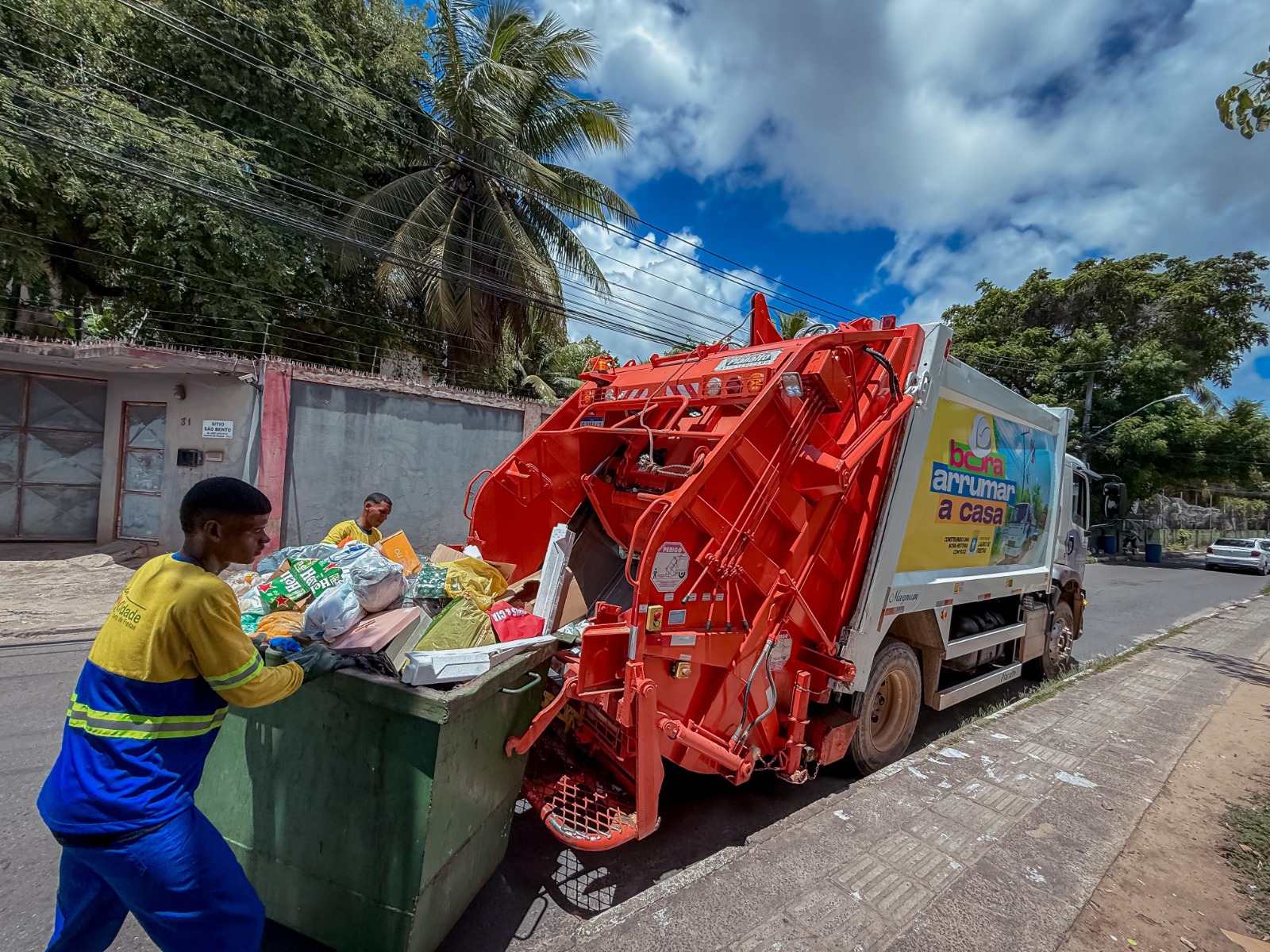 Coleta de lixo tem horários reforçados em Lauro