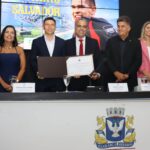 Osvaldo recebe título de cidadão de Salvador