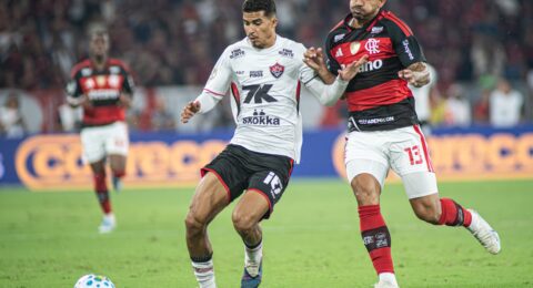 Imagem do post Flamengo vence Vitória e larga na frente
