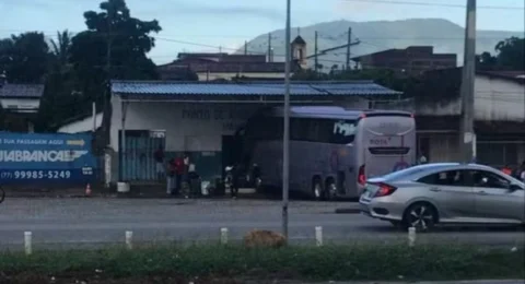 Imagem do post Ônibus invade rodoviária na Bahia e deixa mortos