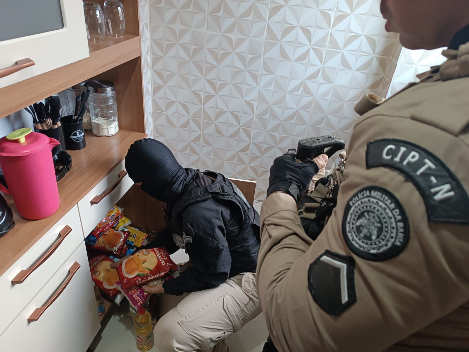 Operação prende seis suspeitos na Bahia e PE