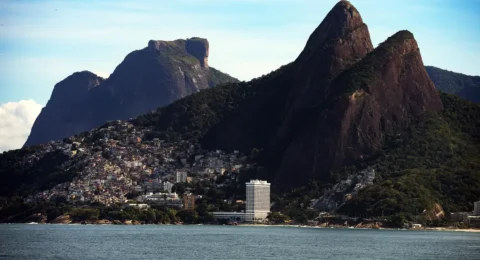 Imagem do post Operação no Vidigal deixa turistas presos no Dois Irmãos