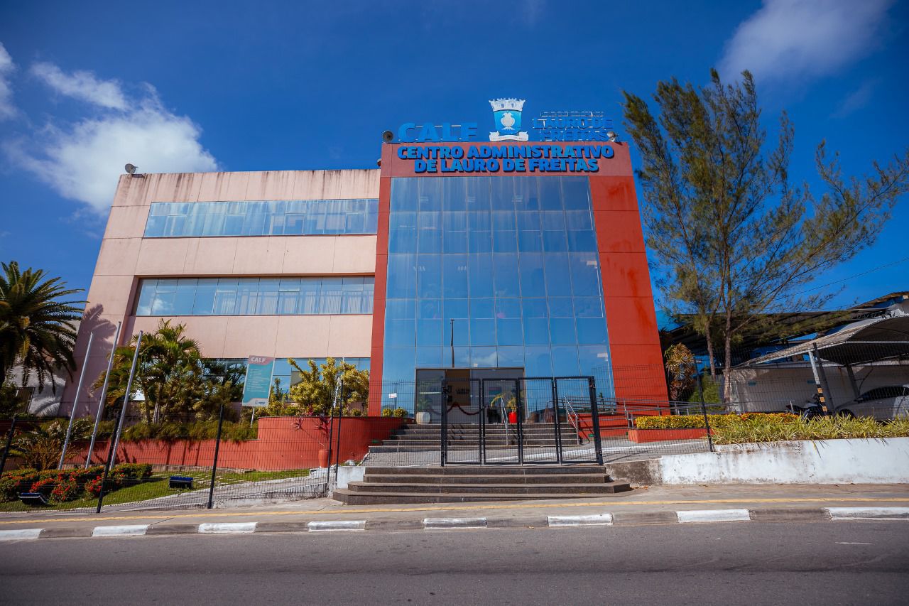 Lauro de Freitas anuncia aumento de 10% a servidores