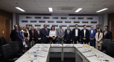 Imagem do post Jerônimo debate investimentos bilionários em energia limpa na Bahia