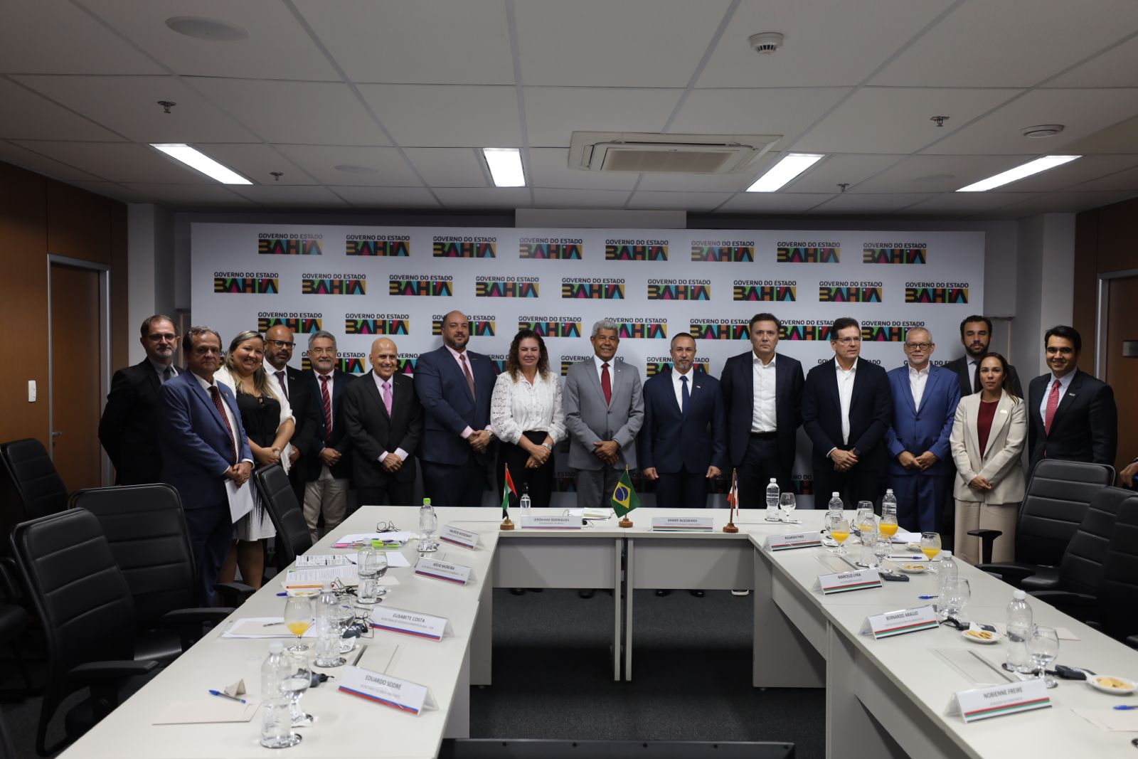 Jerônimo debate investimentos bilionários em energia limpa na Bahia