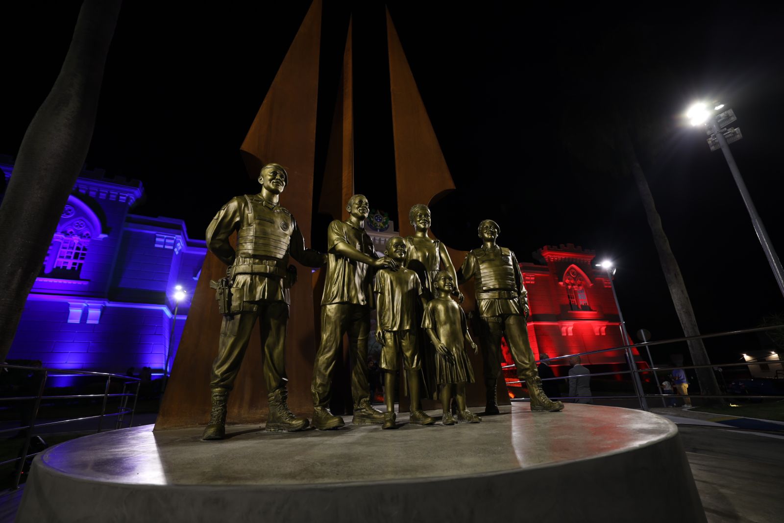 PM da Bahia celebra 200 anos com monumento em Salvador
