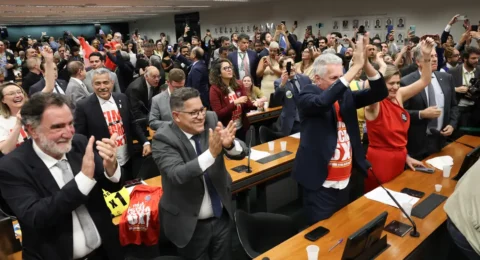 Imagem do post PEC do fim da escala 6×1 avança na Câmara