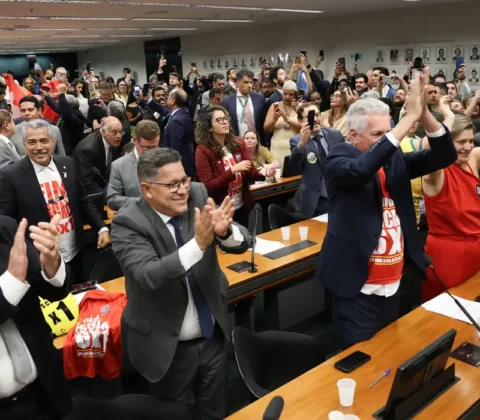 Imagem do post PEC do fim da escala 6×1 avança na Câmara